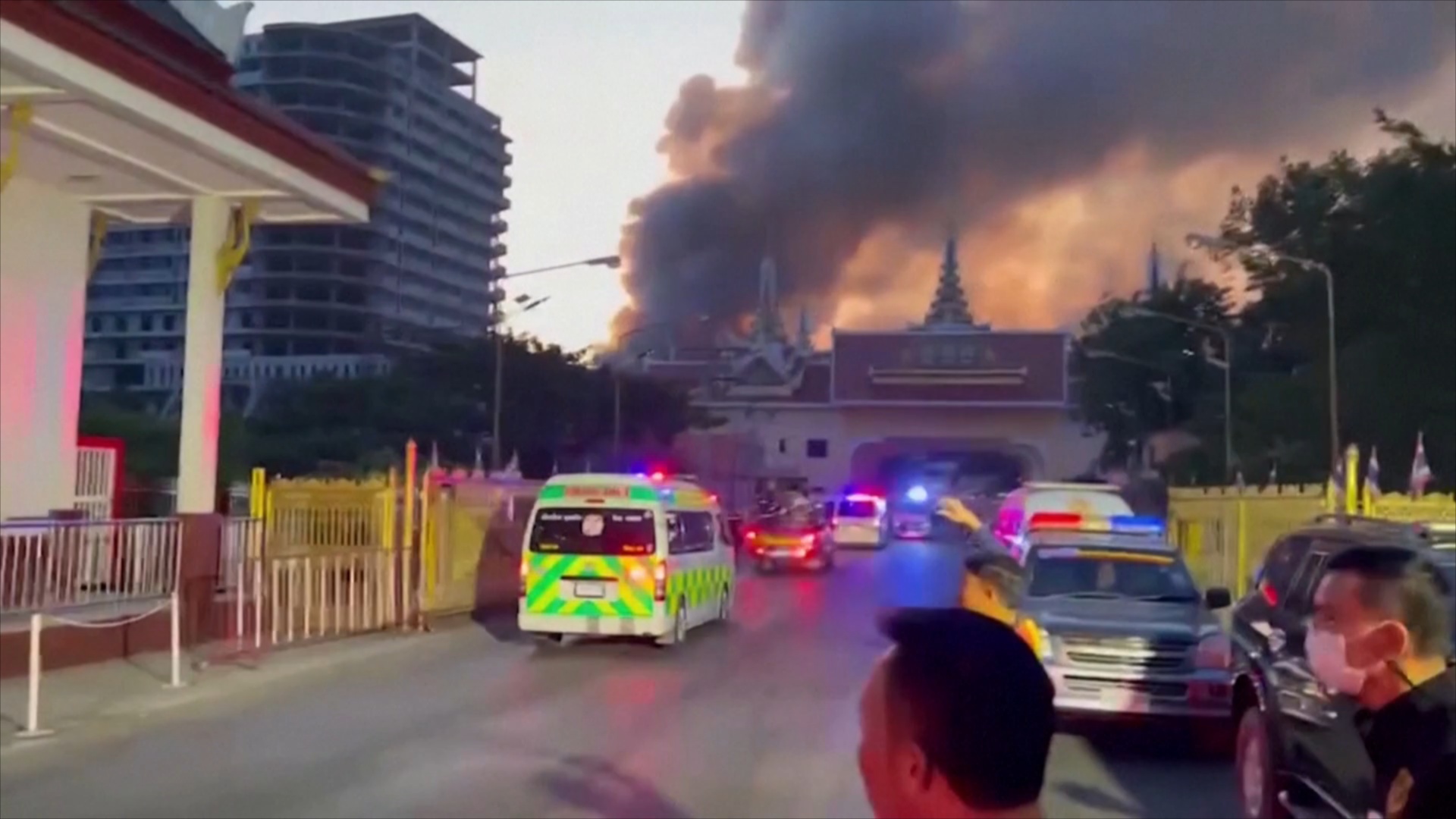 Число жертв пожара в камбоджийском казино продолжает расти