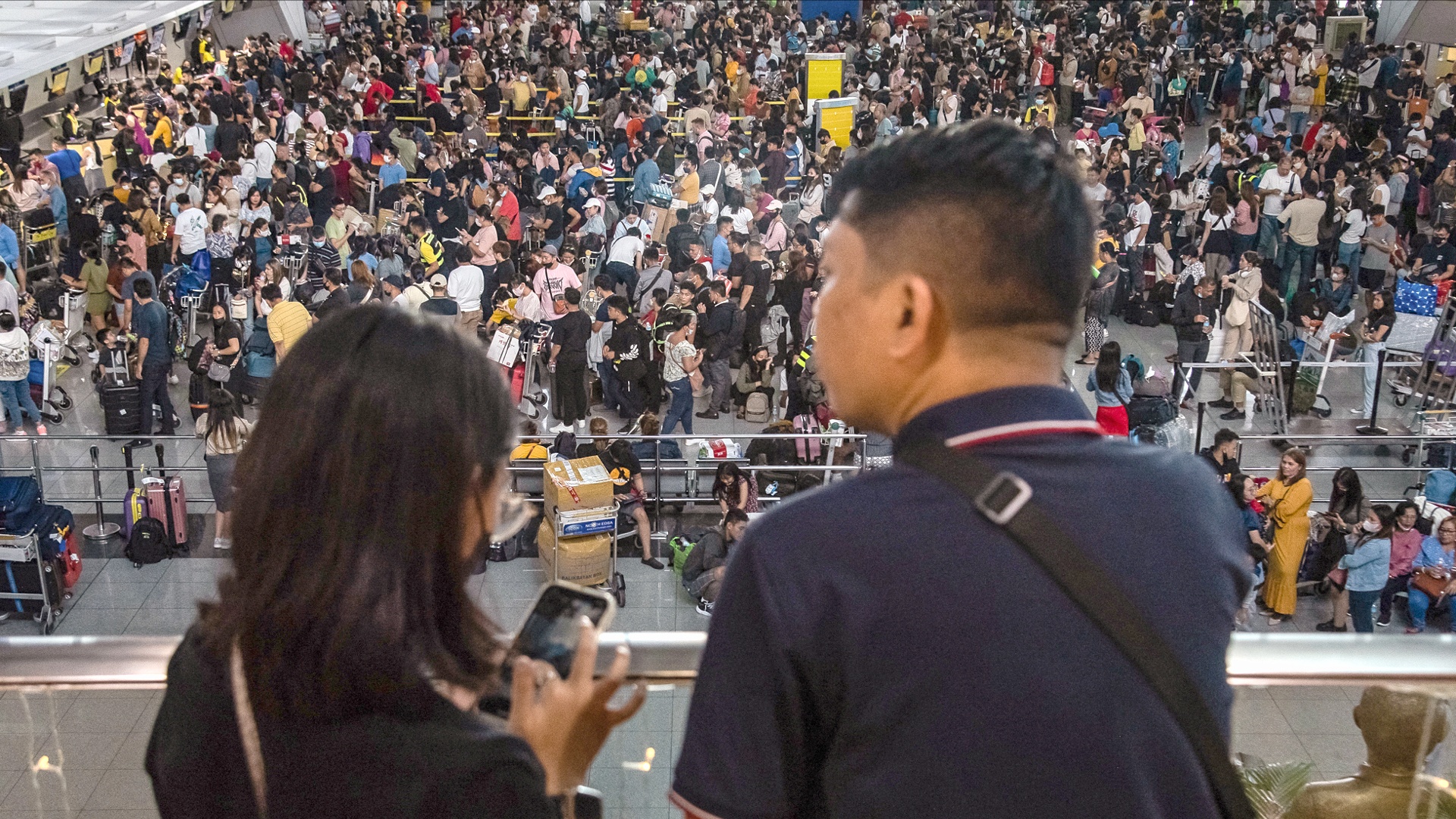 Новый год в аэропорту: в Маниле из-за перебоев со светом отменили сотни рейсов