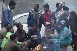 Очереди к врачам: север Индии во власти холодов