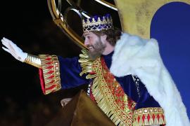 Яркие огни и дождь из конфет: парад в честь трёх королей прошёл в Мадриде