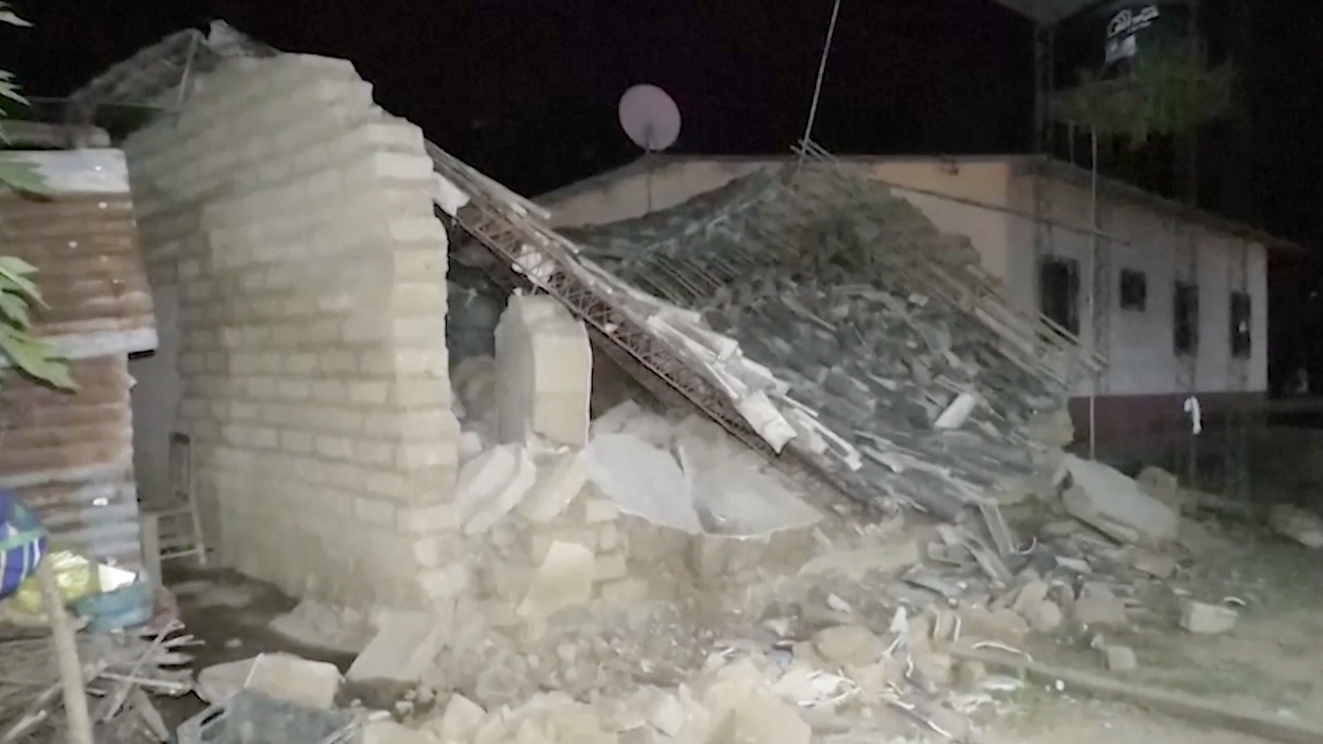 219 землетрясений: всплеск сейсмической активности в Сальвадоре разрушил дома