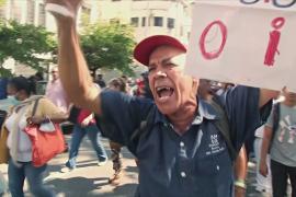 Учителя и пенсионеры Венесуэлы требуют повысить зарплаты и пенсии