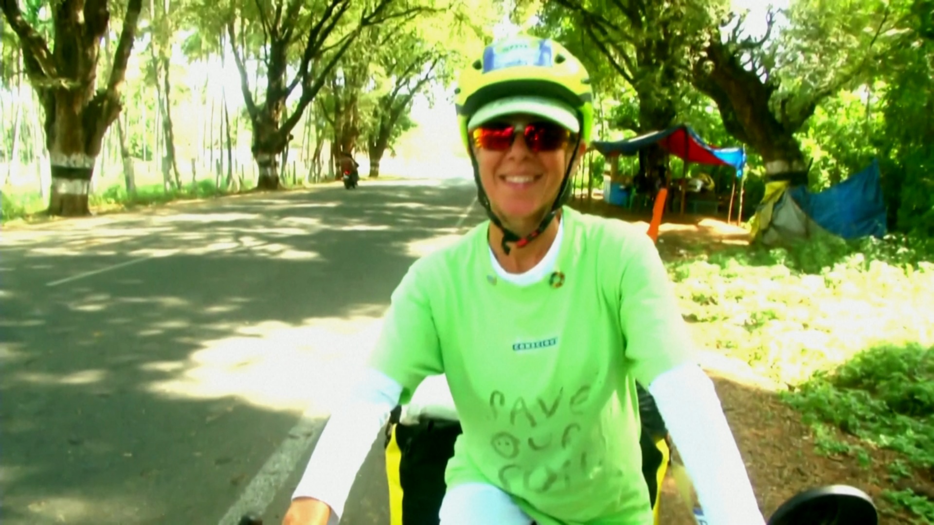 8000 км по десяти странам: француженка устроила велопробег в защиту почвы