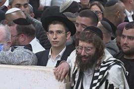 В Израиле хоронят жертв стрельбы по синагоге, а Нетаньяху обещает «железный кулак»