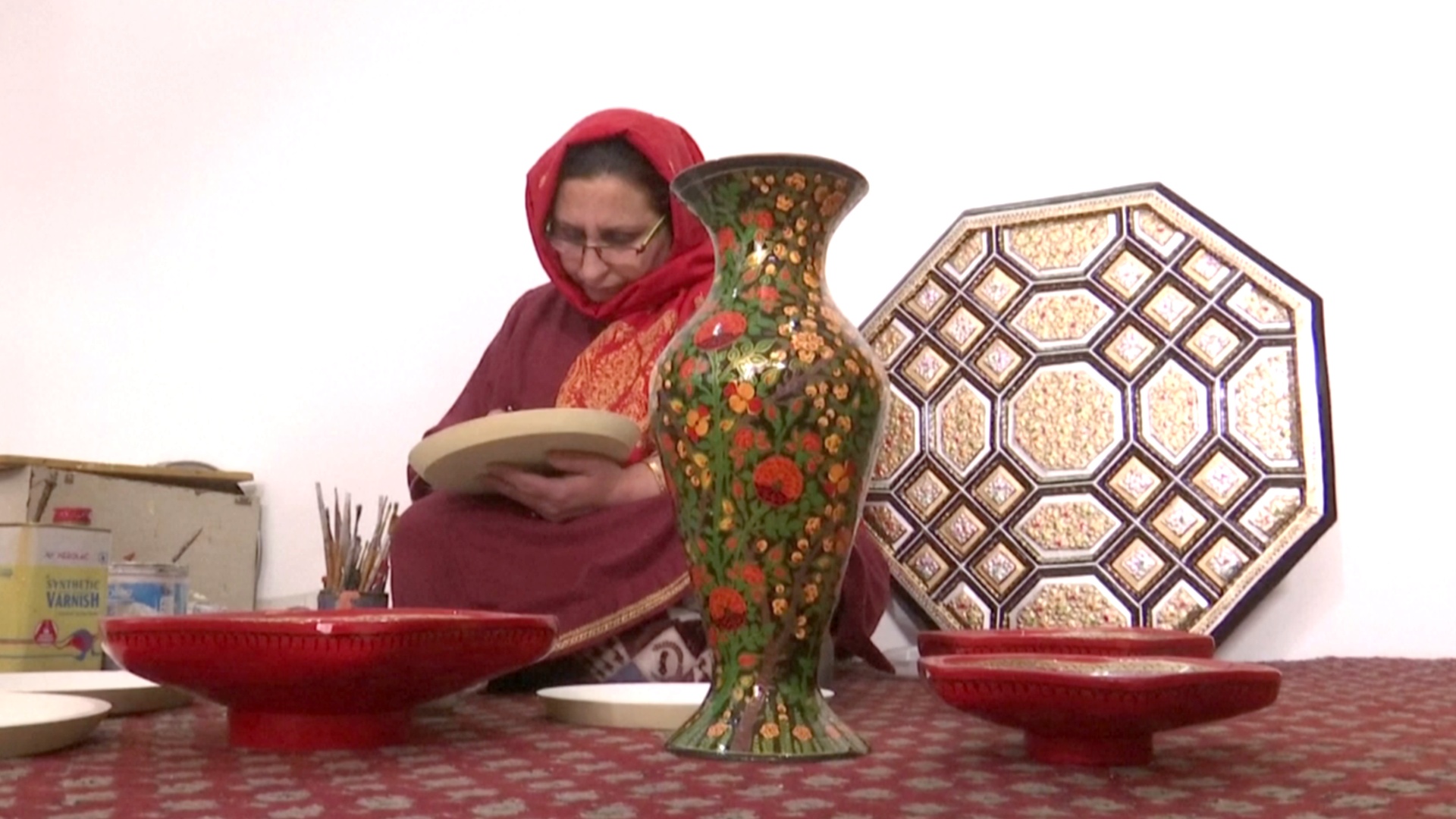Индийские супруги создают из папье-маше произведения искусства