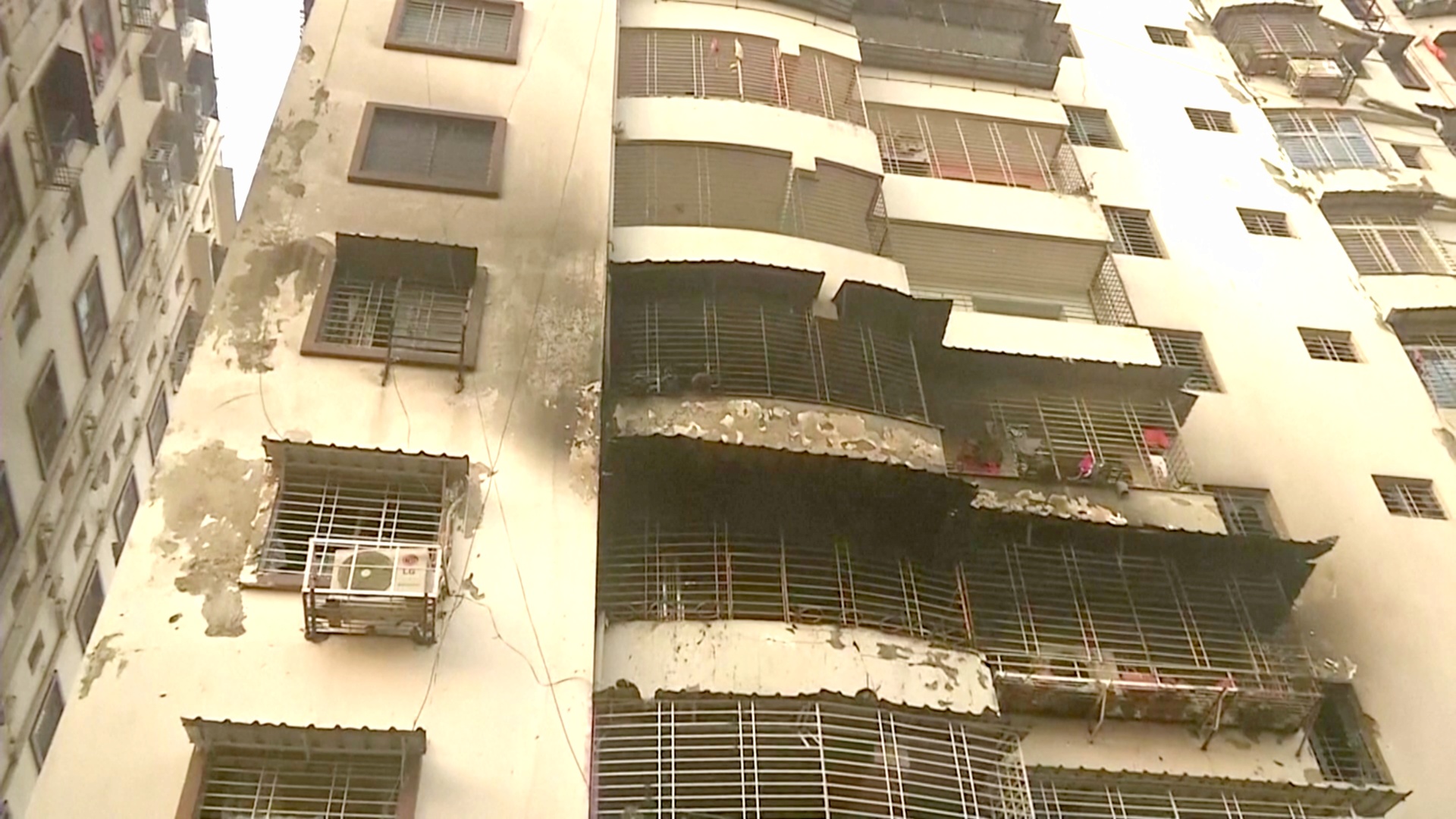 Пожар в многоэтажке в Индии: не менее 14 погибших