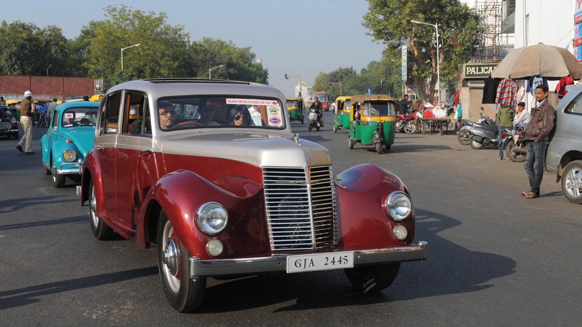 Винтажные авто покоряют сердца индийцев в Калькутте