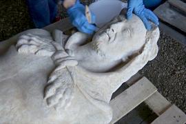 Статую императора нашли в земле во время ремонтных работ в Риме