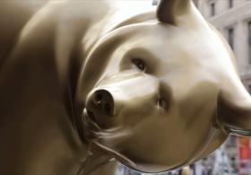 Гигантские скульптуры медведей и горилл появились в центре Парижа