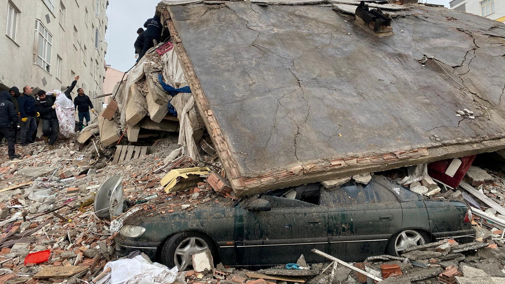 Землетрясение в Турции и Сирии: сотни погибших