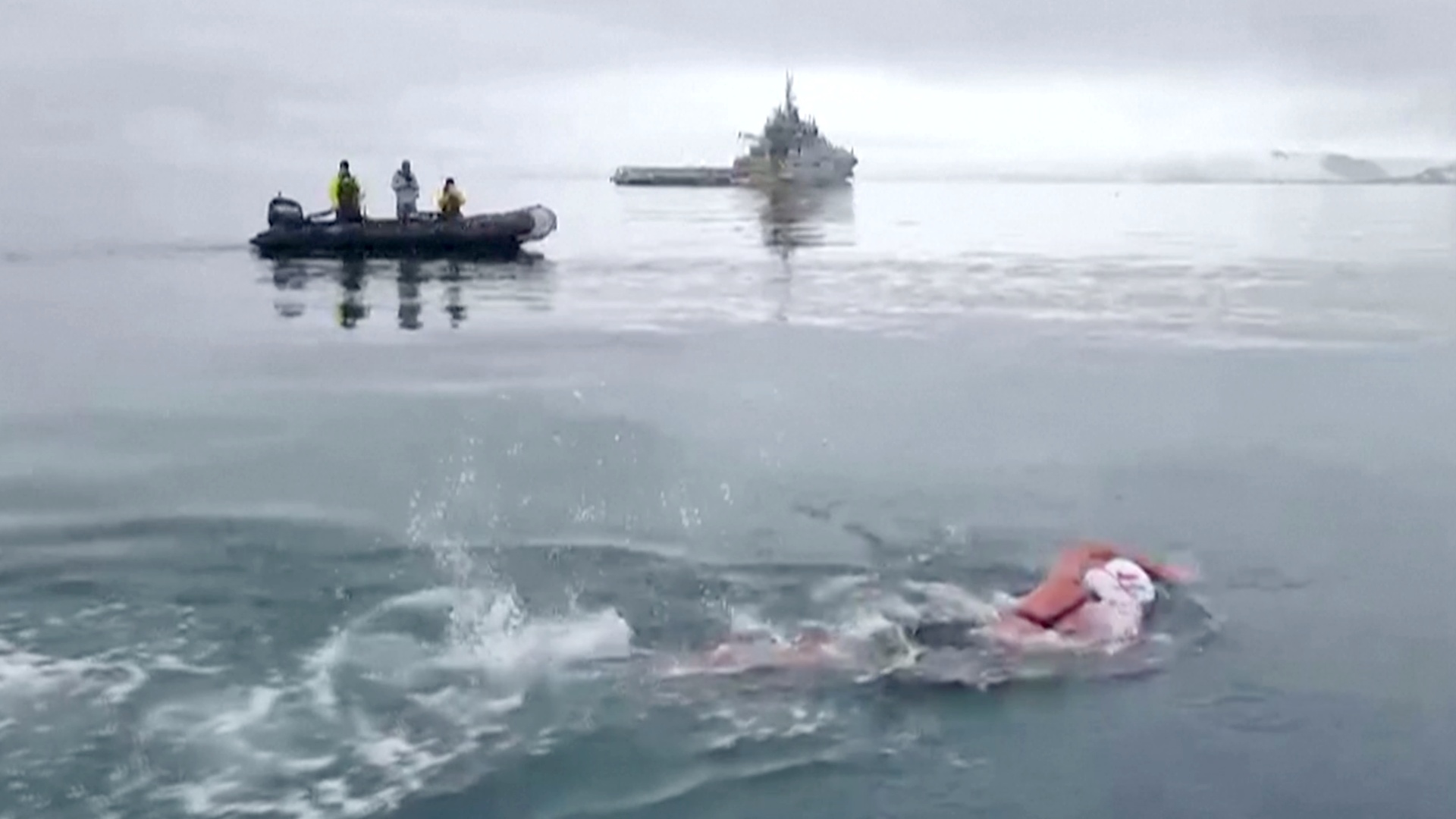 Чилийская «ледяная русалка» проплыла 2,5 километра в водах Антарктики