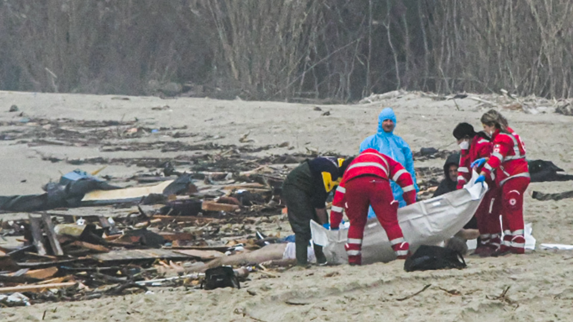 Около 60 мигрантов погибли в море у берегов Италии