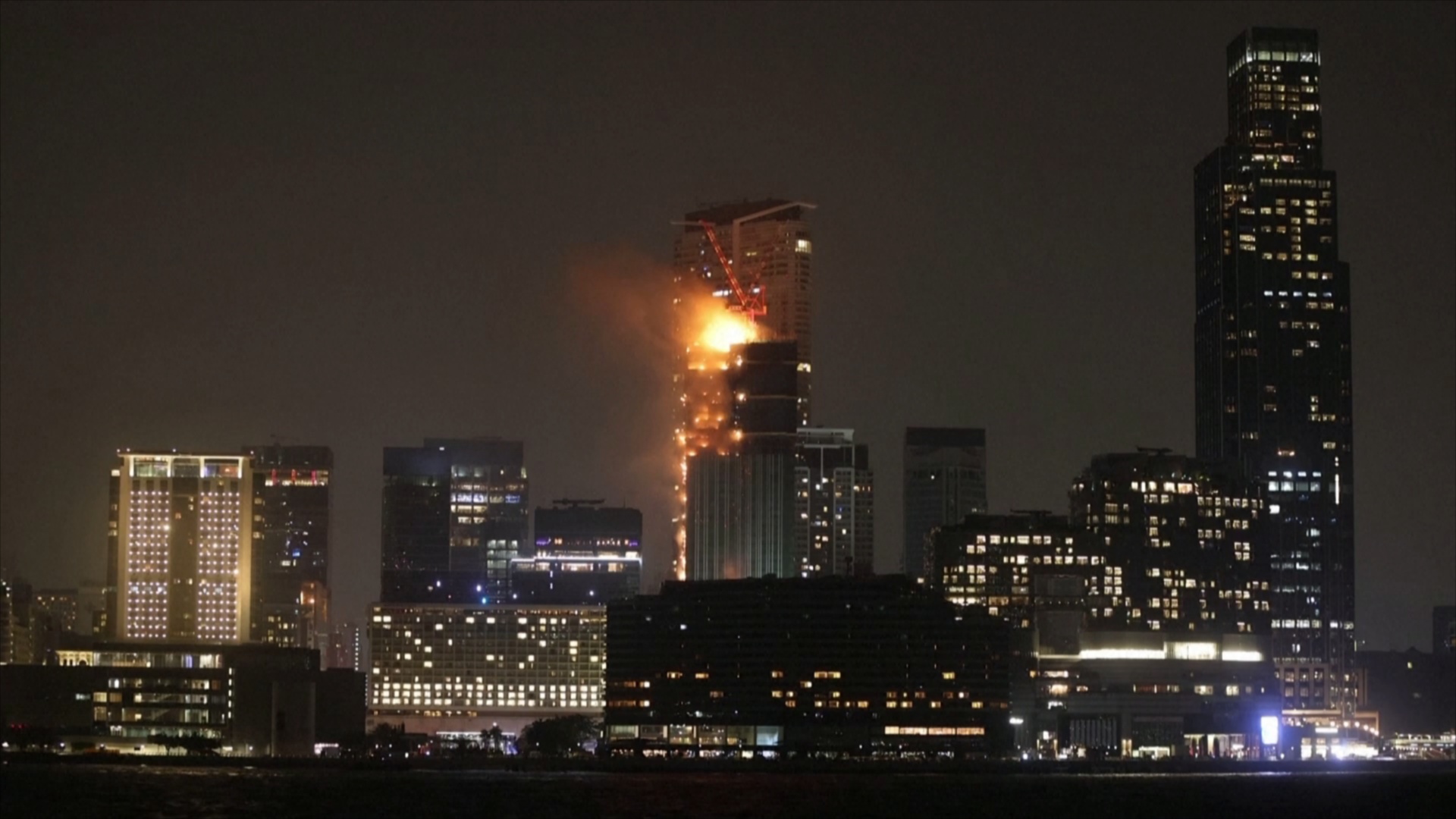 Пожар на строящемся гонконгском небоскрёбе потушили