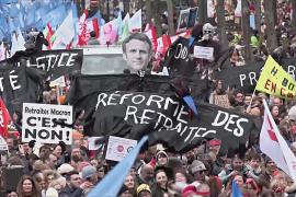 Тысячи французов снова протестуют против пенсионной реформы