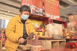 Как пожилые жительницы Гонконга туфлями «избивают злодеев»