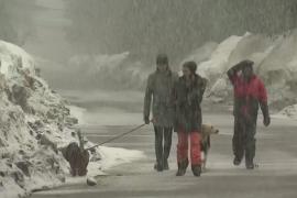 «То, что надо»: калифорнийцы рады весеннему снегопаду на озере Тахо