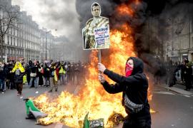 Новые стычки во Франции в ходе протестов против пенсионной реформы
