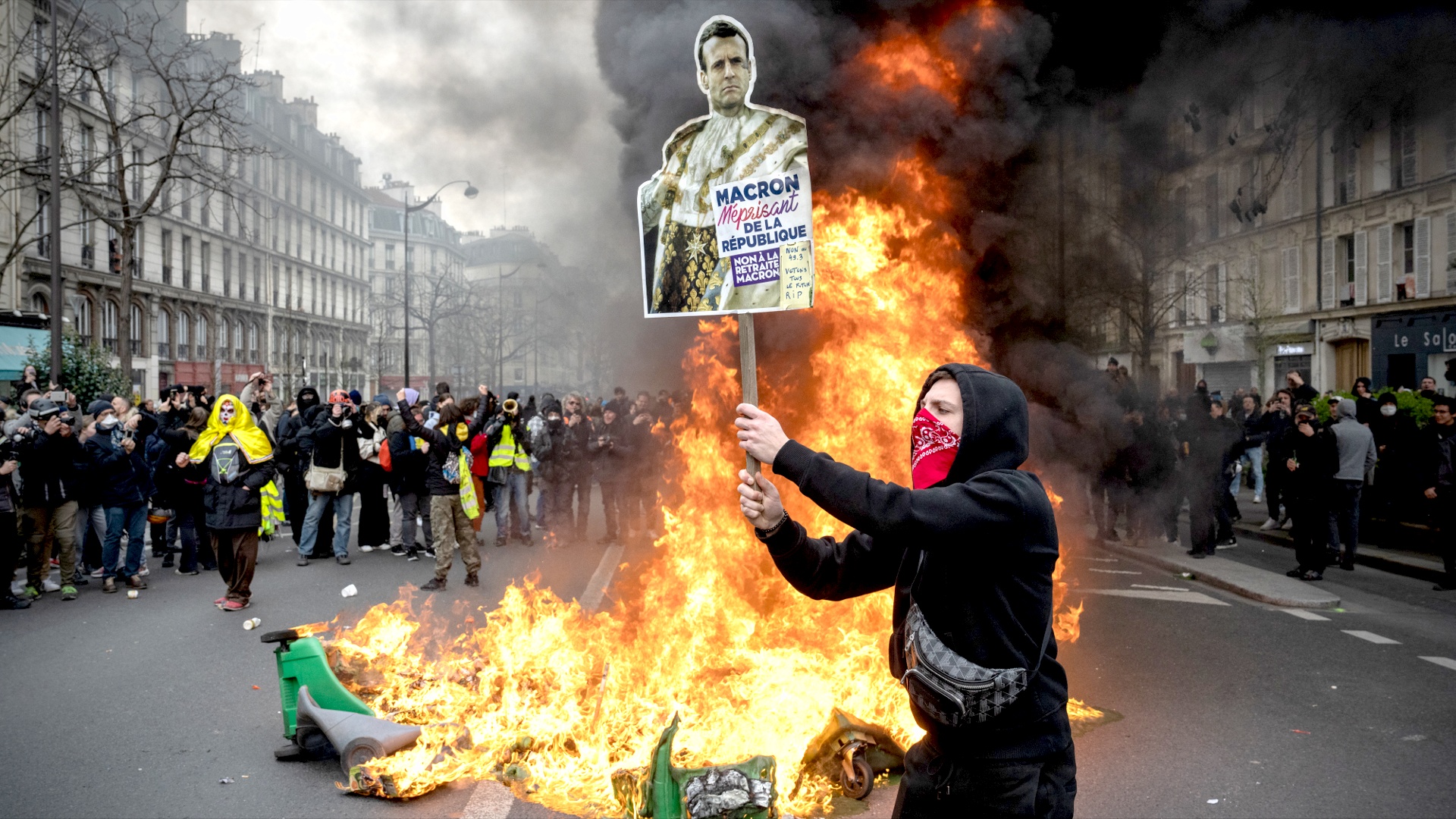 Новые стычки во Франции в ходе протестов против пенсионной реформы