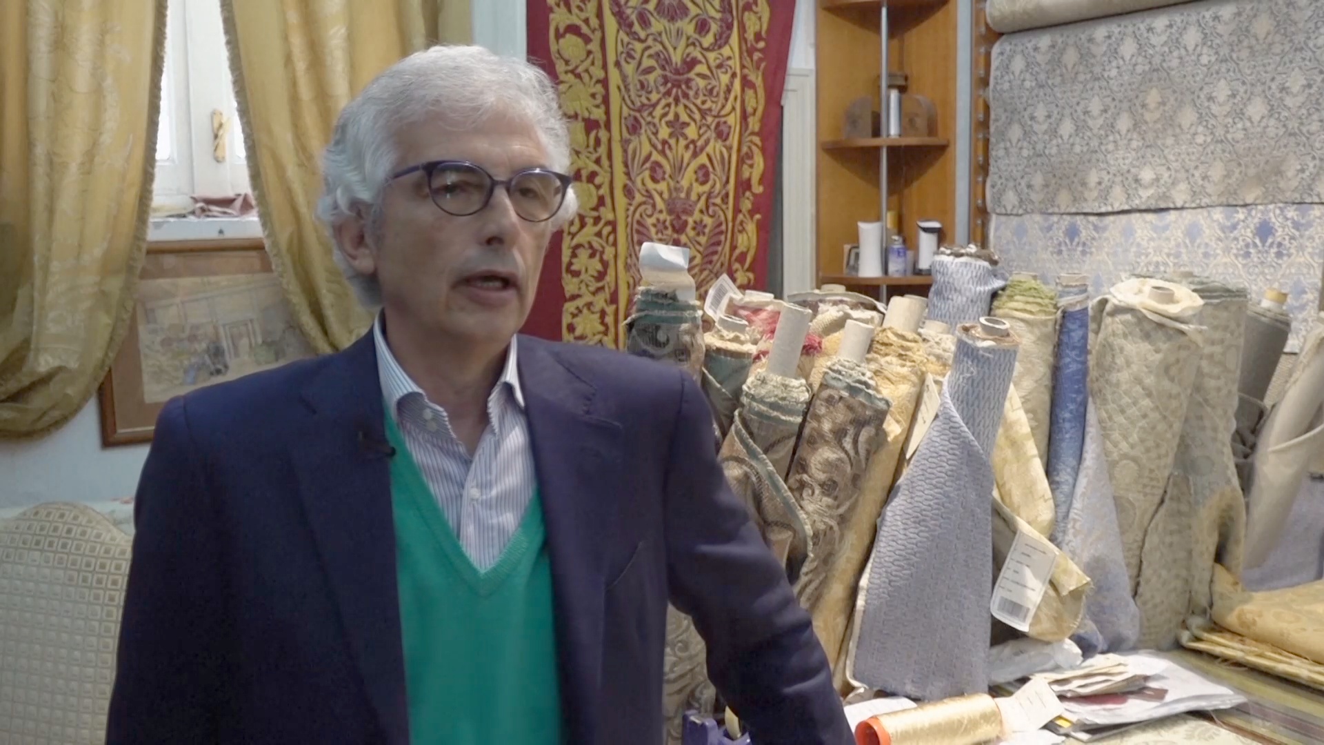 Итальянские шёлкоткачи выполняют заказы для дворцов и резиденций по всему миру