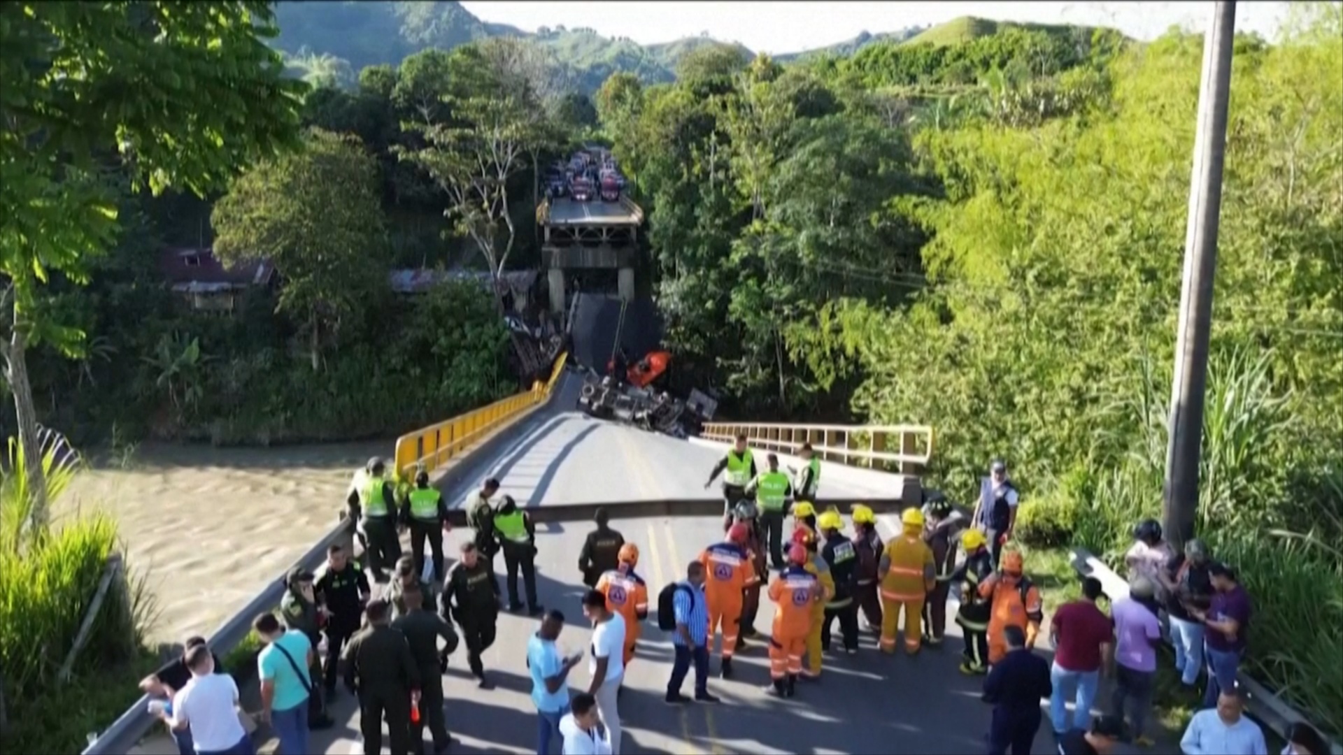 В Колумбии обрушился мост, есть жертвы