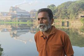 Выжить среди дыма и труб: жители индийского острова пытаются спасти реку