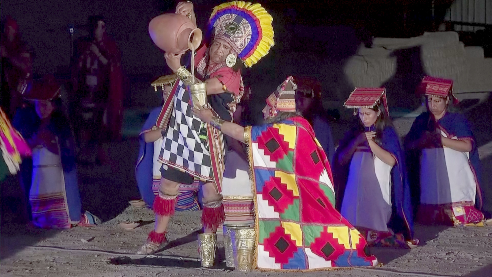 В Перу 100 артистов воспроизвели древний ритуал индейцев В Перу 100 артистов воспроизвели древний ритуал индейцев