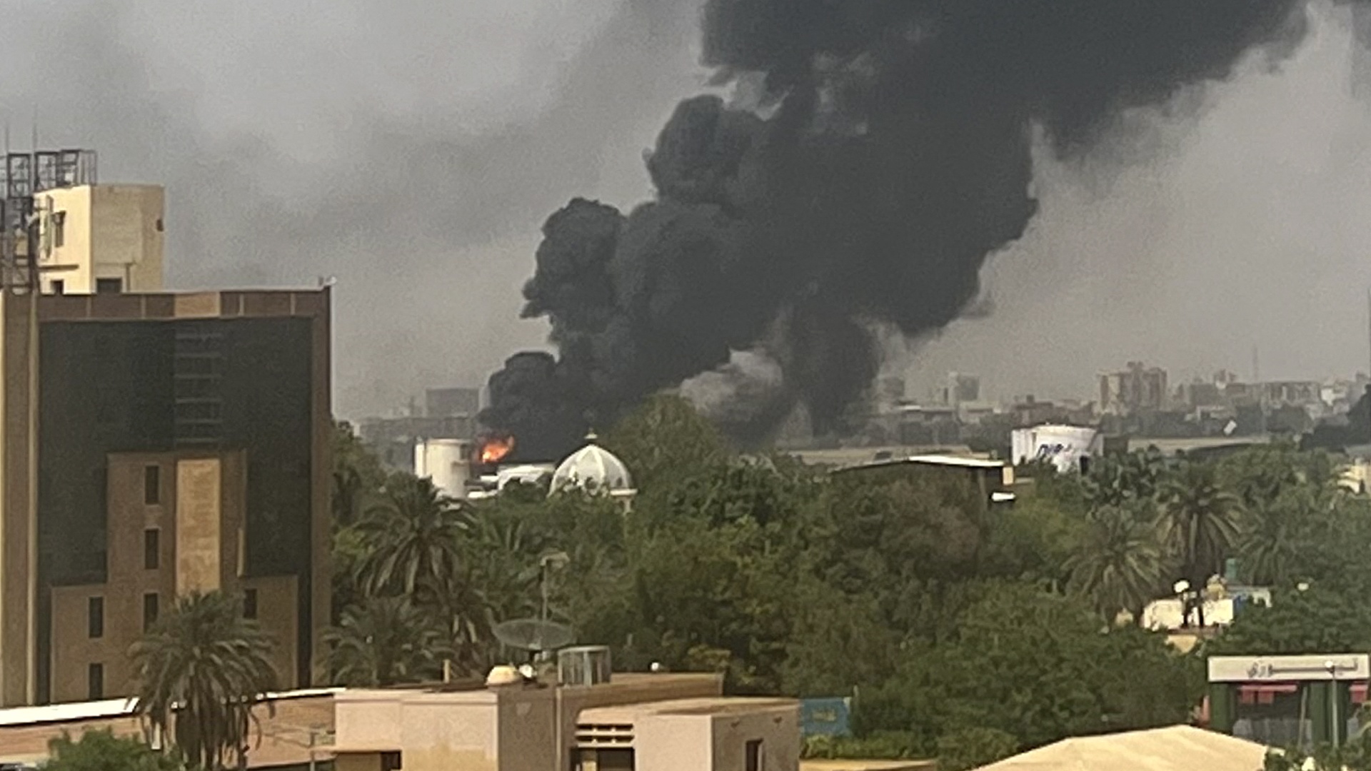 В Судане обстреляли конвой с дипломатами США