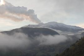 Колумбийцы близ опасного вулкана призывают власти лучше подготовиться к извержению