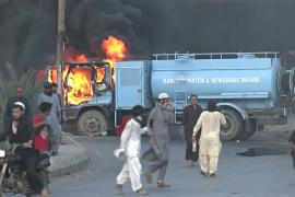 Протесты и беспорядки продолжаются в Пакистане вслед за арестом экс-министра Имрана Хана