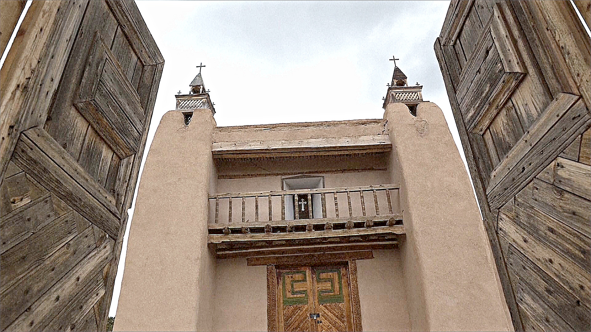 Миссионерские церкви Нью-Мексико восстанавливают по кирпичику