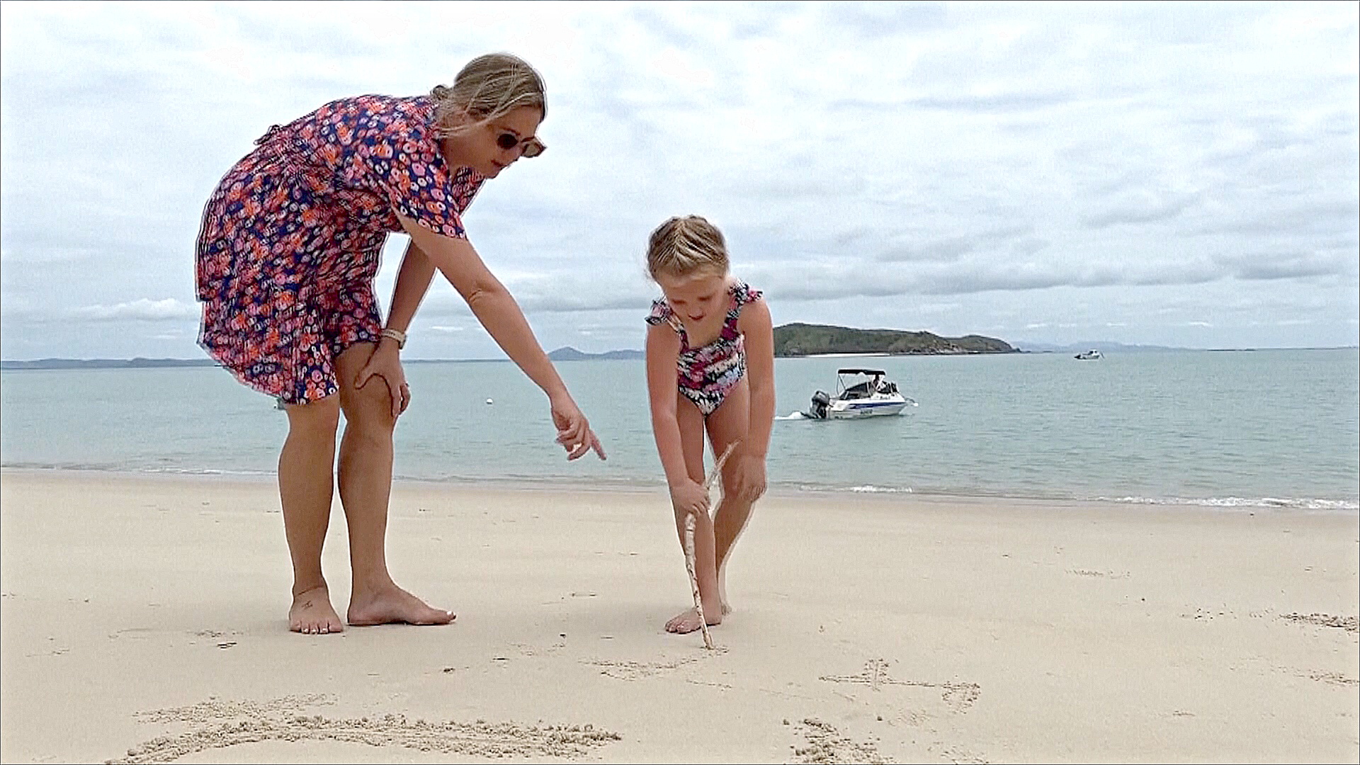 Как австралийская семья живёт и учится на острове с населением в 20 человек