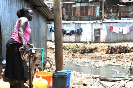 Жителей трущоб в Кении учат, как готовиться к погодным катаклизмам