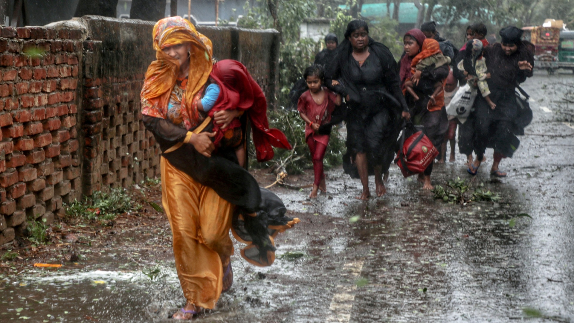 Есть жертвы: на Индонезию и Мьянму обрушился циклон «Мокка»