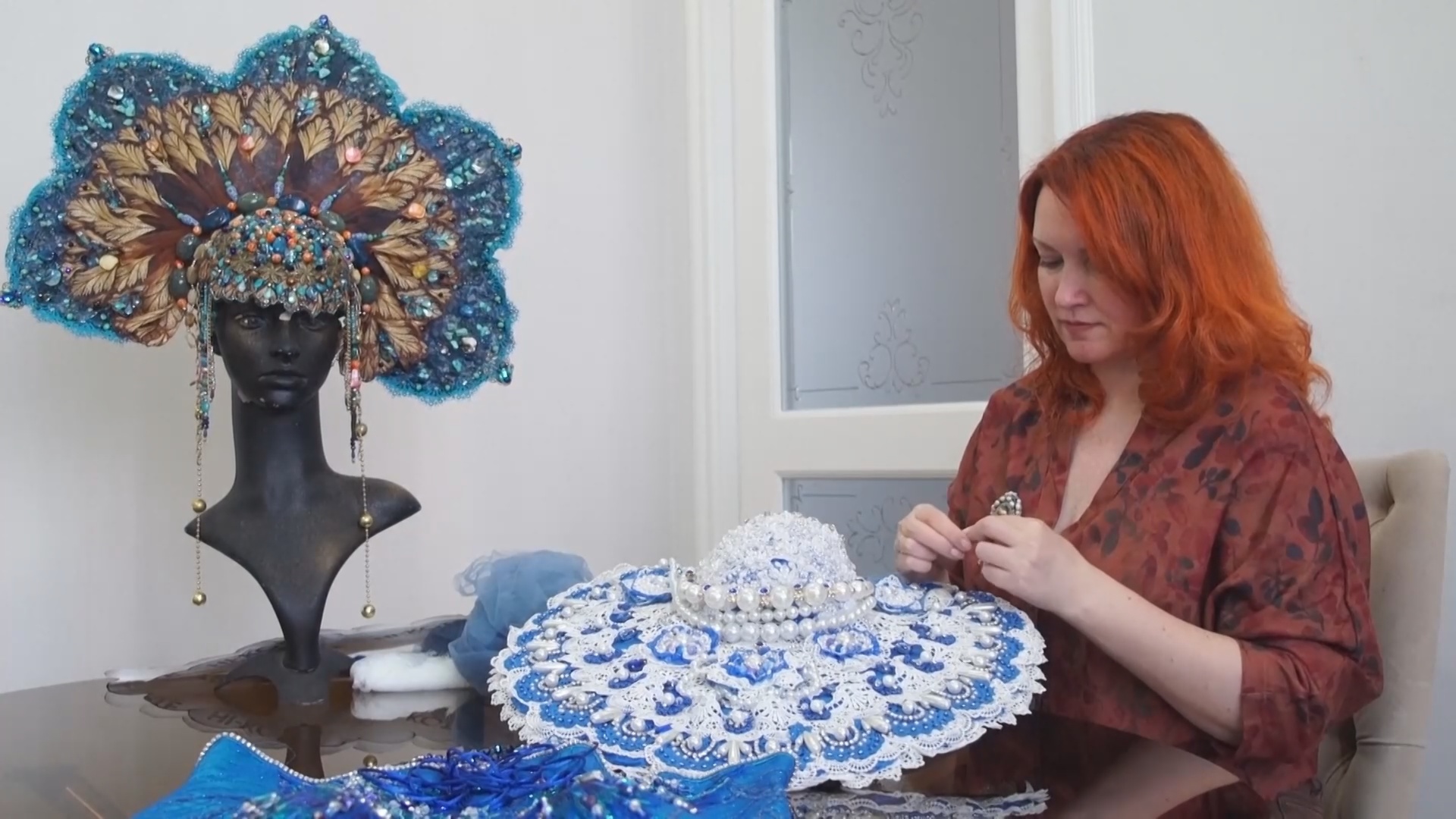 Гламурные кокошники: россиянка создаёт фантазийные головные уборы