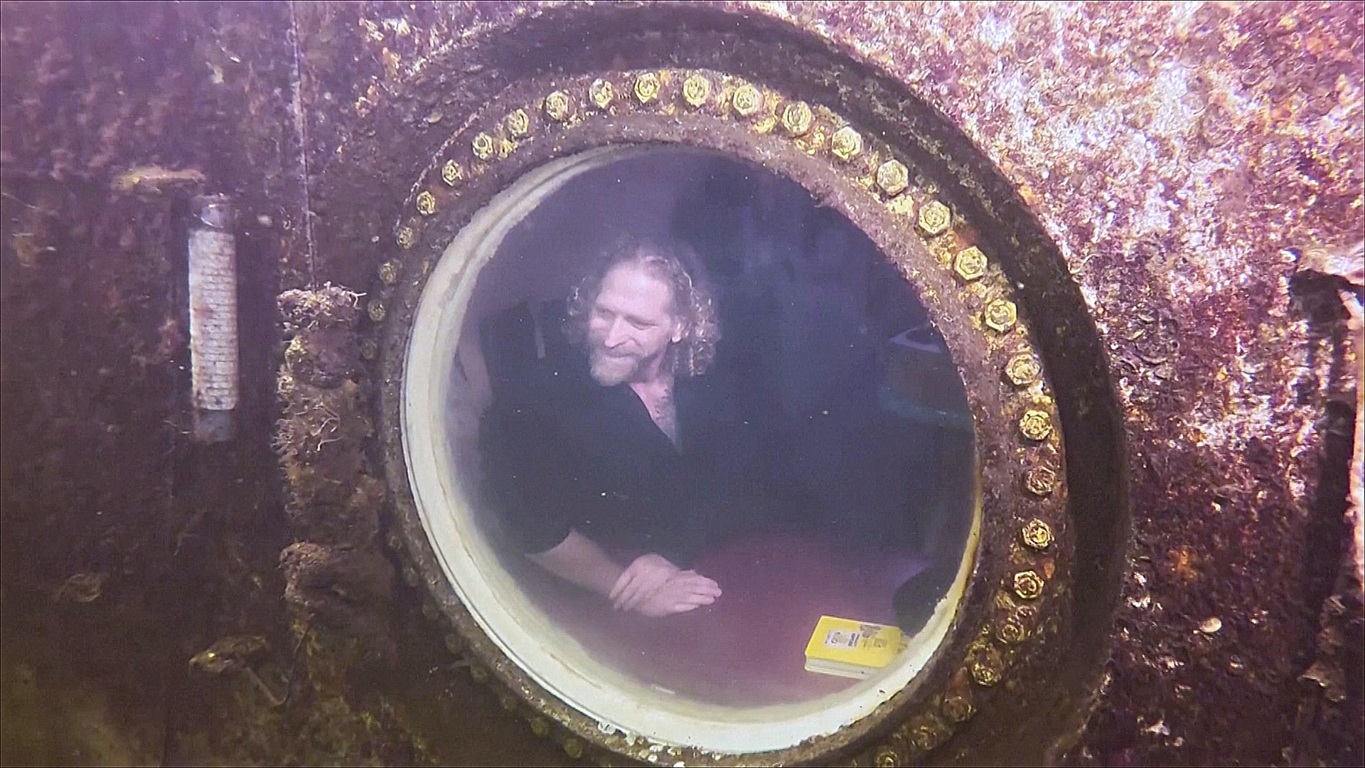 Житель Флориды побил рекорд самой продолжительной жизни под водой