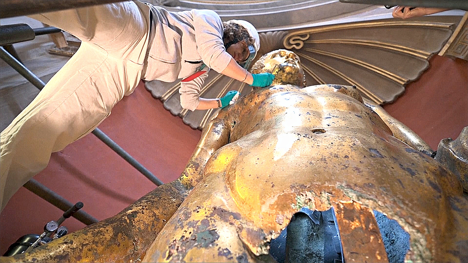 В Ватикане реставрируют 4-метровую статую Геракла, в которую ударила молния