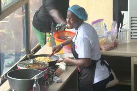Нигерийский шеф-повар готовила 100 часов беспрерывно, чтобы побить рекорд Гиннесса
