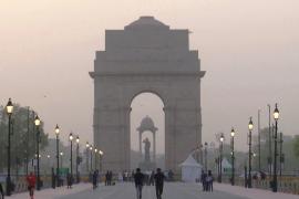 Из-за пыльной бури люди задыхаются в Нью-Дели