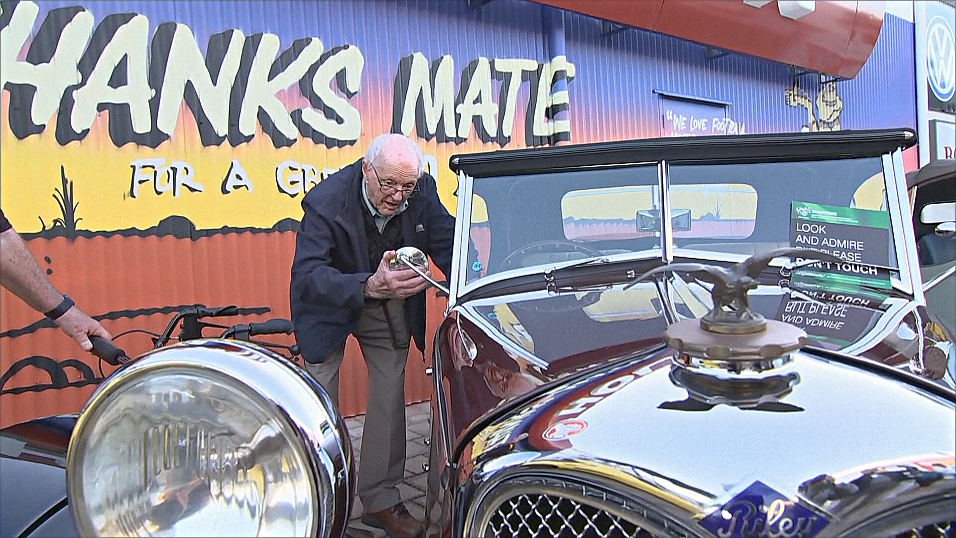 100-летний австралиец перестроил 15 автомобилей и продолжает творить