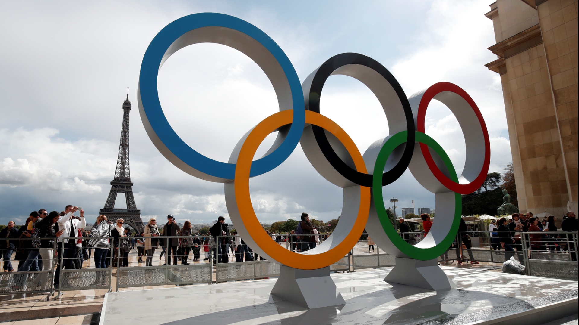 Олимпийский огонь планируют разместить на Эйфелевой башне