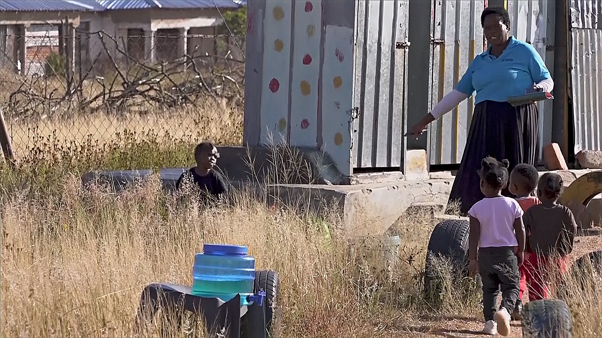 Выгребные ямы вместо туалетов: школы и детсады ЮАР требуют модернизации