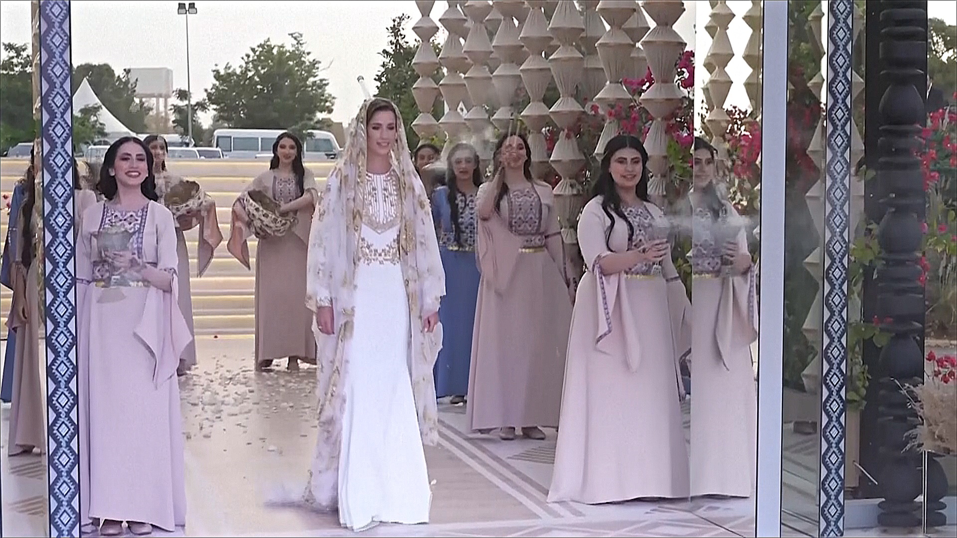 Свадебная лихорадка в Иордании: на первый план выходит королевская мода
