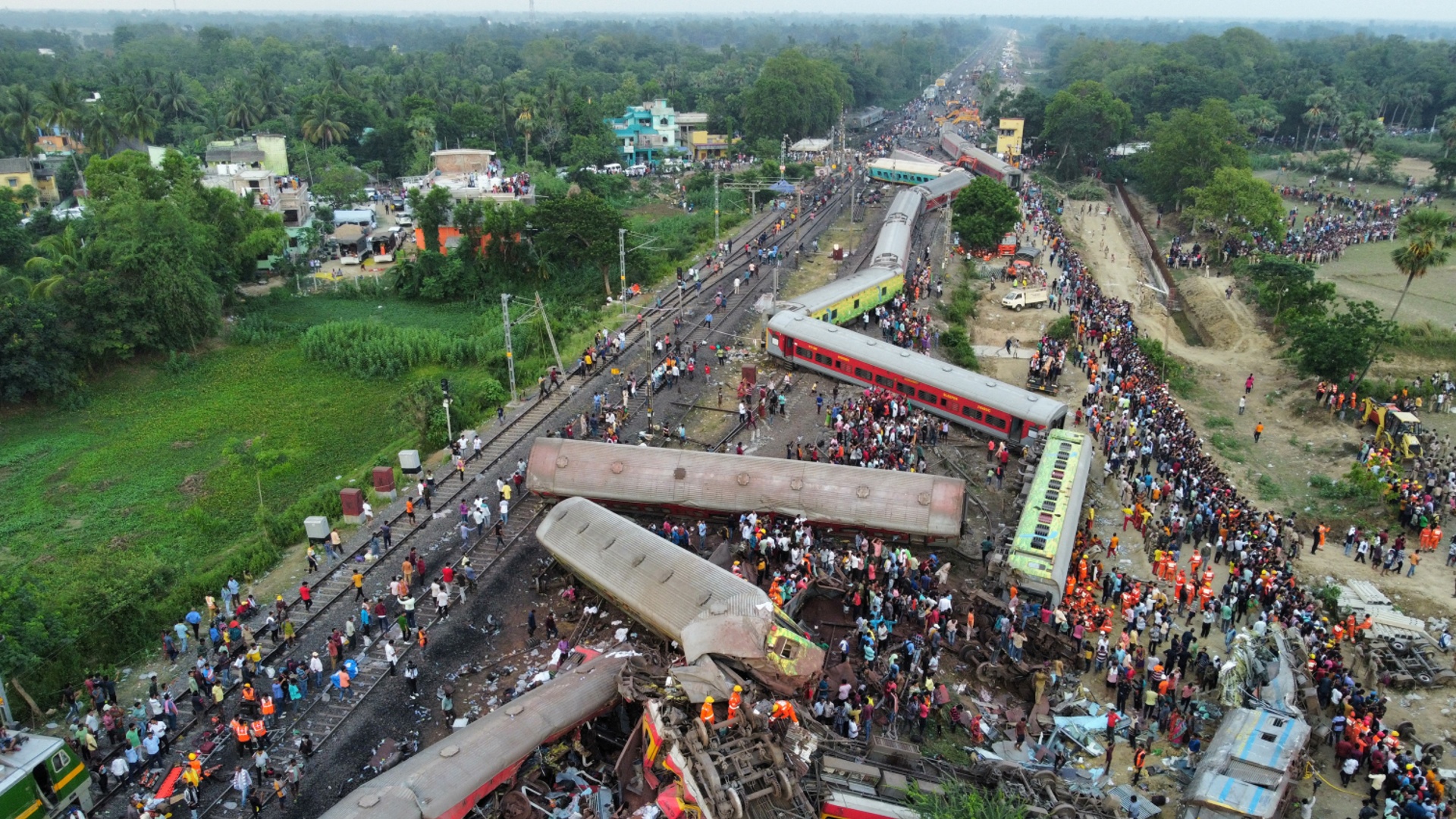 В Индии столкнулись поезда: 275 погибших