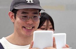 Уроки улыбки преподают для японских студентов