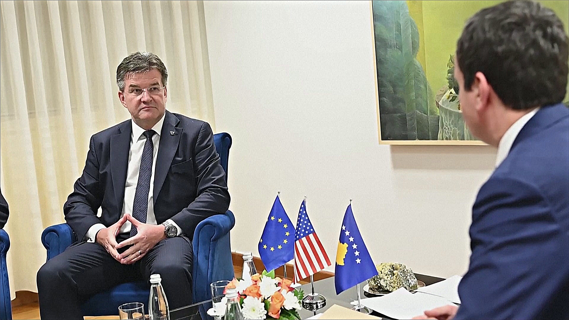 Дипломаты от ЕС и США прибыли в Косово для переговоров