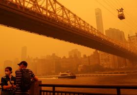 Оранжевый дым окутал Нью-Йорк из-за пожаров в Канаде