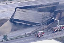 Пожар под эстакадой вызвал обрушение на одной из самых загруженных автомагистралей в США