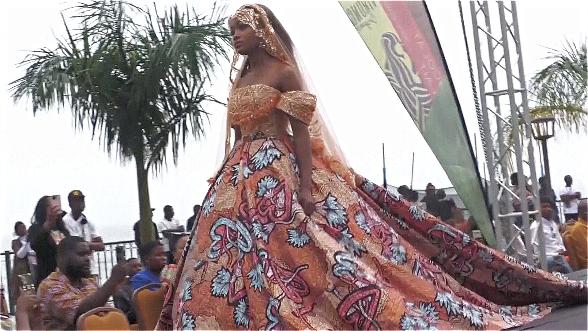 Показ мод в ДР Конго вдохновляет жить в мире