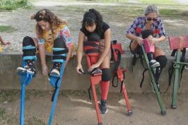 Жители Бразилии массово увлеклись хождением на ходулях