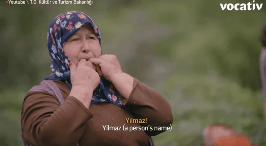 Жители турецкой деревни разговаривают на птичьем языке